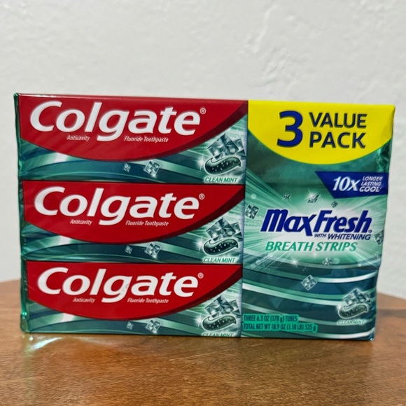 3/$6 !! - Colgate Max Fresh Whitening Anticavity Toothpaste Clean Mint, 6.3 oz - Picture 2 of 4